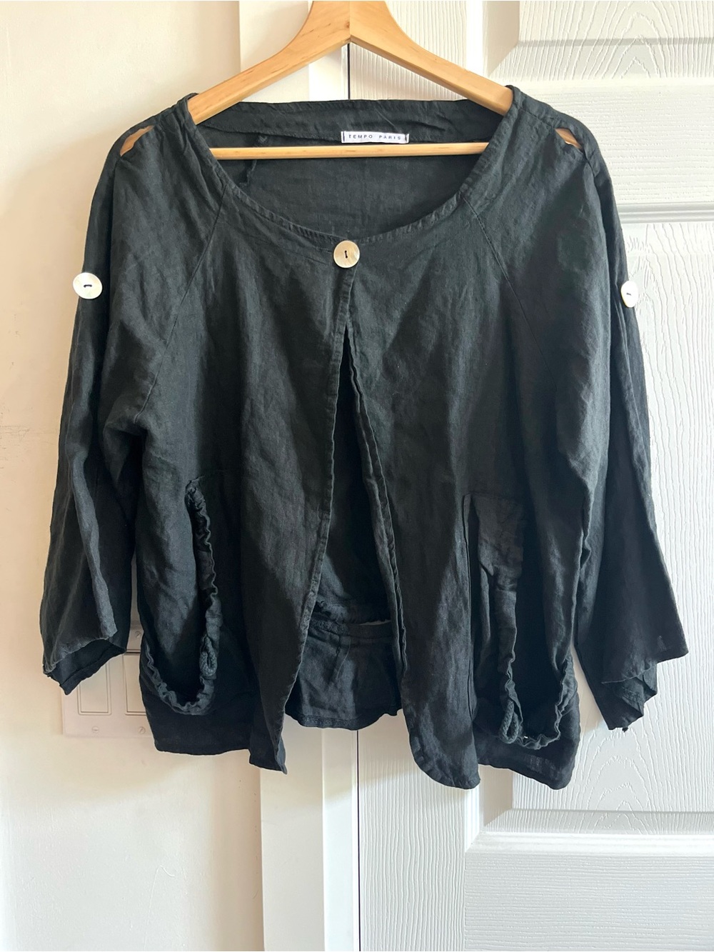 Tempo Paris 100% Linen Open Front Single Button Closure Top
Black Lagenlook SZ M